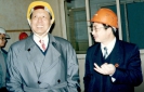 1997年4月3日，第九、十届全国人大常委会副委员长、化工部副部长成思危（左一）莅临公司视察。
